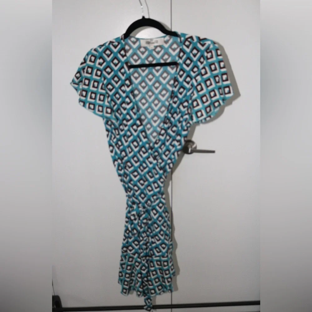 Diane von Furstenberg Avaya Ruffled Crepe Wrap Dress- Size M - Picture 4 of 11